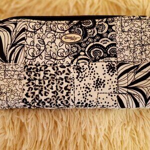 Women's Donna Sharp Quilted Zippered Wallet